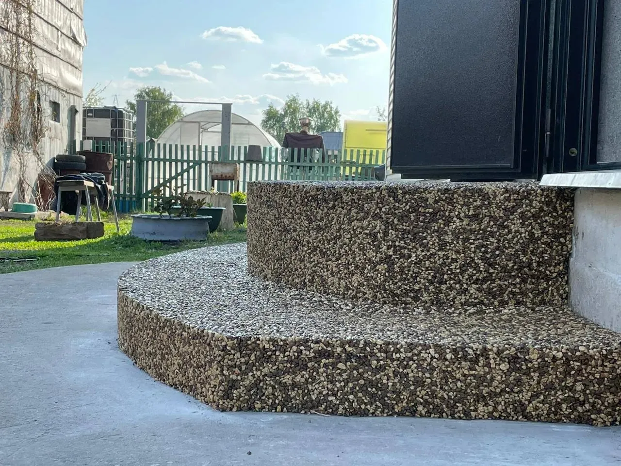 Каменный ковёр — ступени и крыльцо