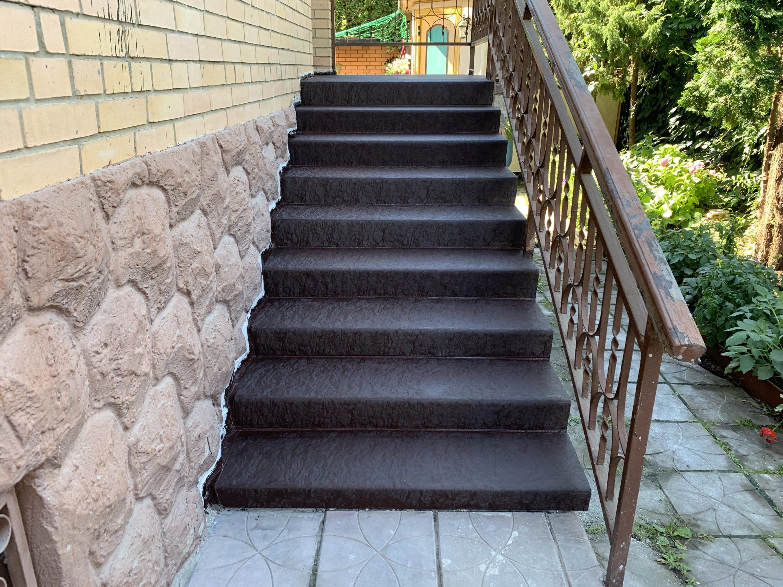 Лестница с площадкой для частного дома — фото 1