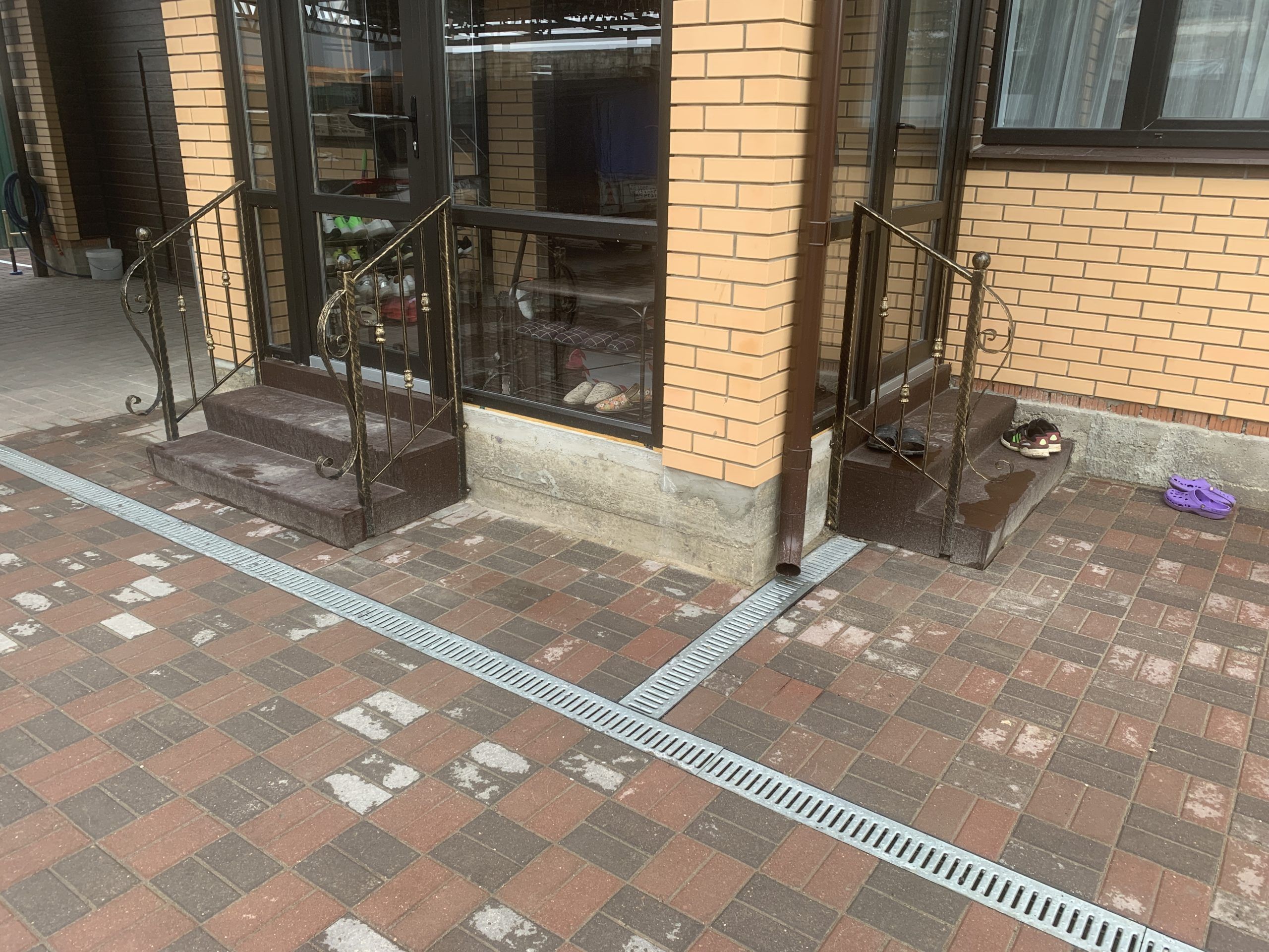 Площадка и две лестницы — фото 1